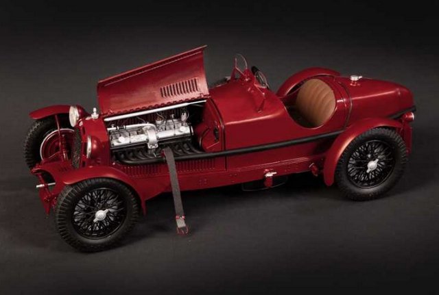 Alfa Romeo 8C 2300 Roadster (Italeri 1:12)