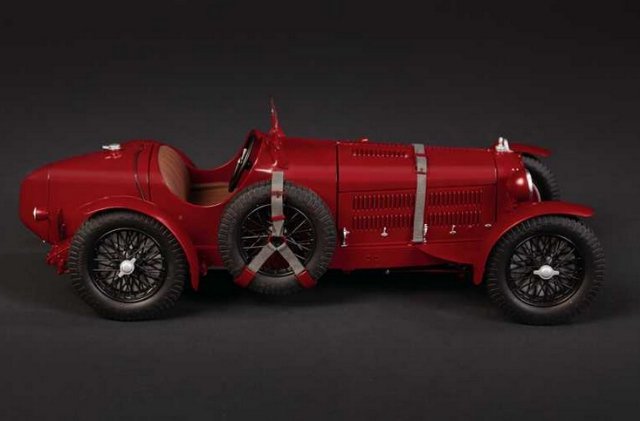 Alfa Romeo 8C 2300 Roadster (Italeri 1:12)
