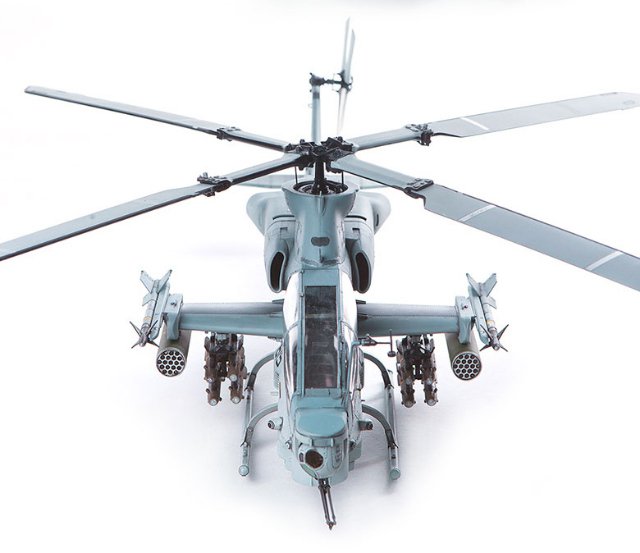 USMC AH-1Z Shark Mouth (Academy 1:35)