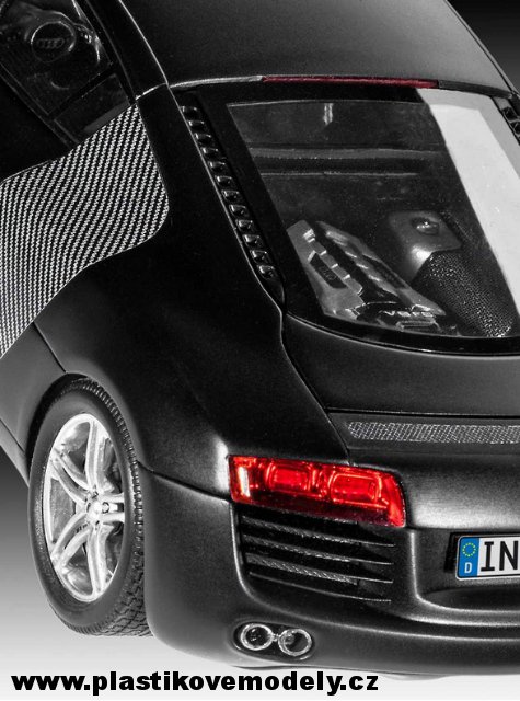 07057 -Audi R8 black (Revell 1:24)