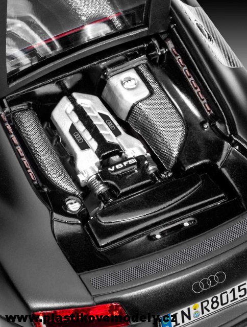 07057 -Audi R8 black (Revell 1:24)