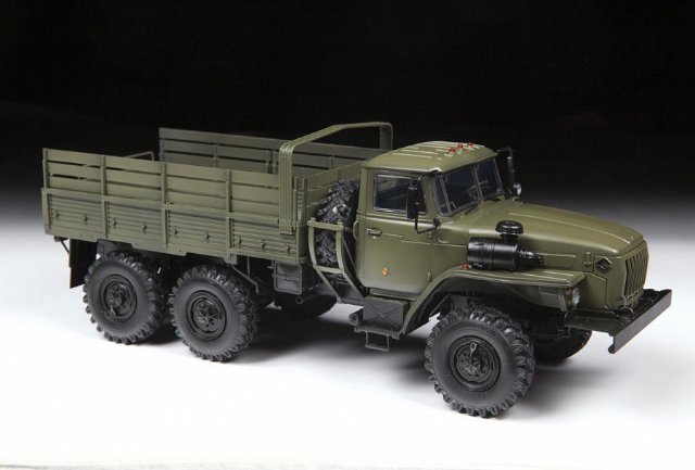 RUSSIAN ARMY TRUCK URAL4320 (Zvezda 1:35)