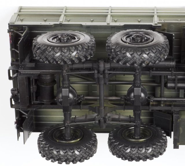 RUSSIAN ARMY TRUCK URAL4320 (Zvezda 1:35)