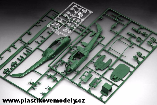 04983 - Bell UH-1H Gunship (Revell 1:100) 
