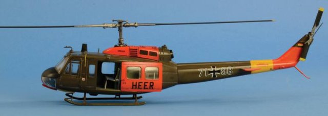 Vrtulník UH-1D SLICK (Italeri 1:48)