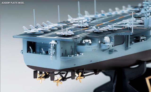 USS Kitty Hawk (Academy 1:800) > 1:800