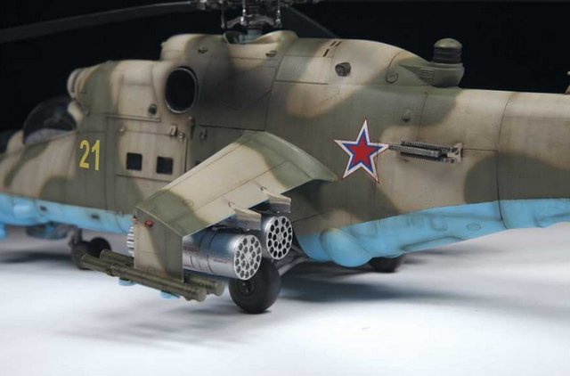 Vrtulník MIL Mi-24P Russ.Attack Helicopter (Zvezda 1:48)
