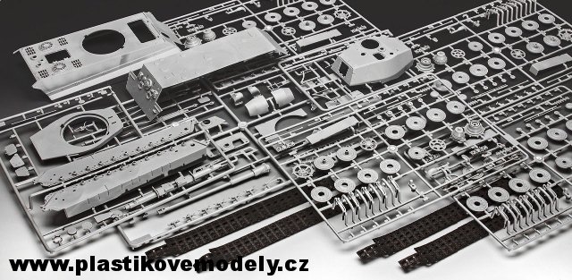 Tank Tiger II Ausf. B (Henschel Turret) (Revell 1:35)