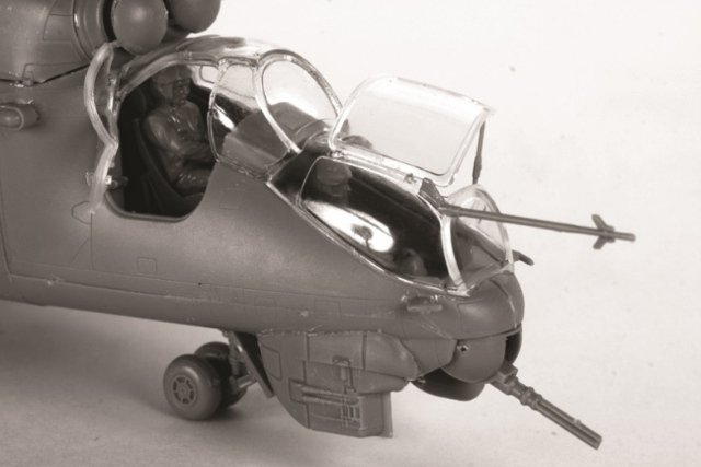 Vrtulník MIL MI-24V-VP Hind E (Zvezda 1:72)