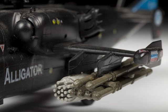 Kamov Ka-52 Alligator Combat Helicopter (Zvezda 1:72)