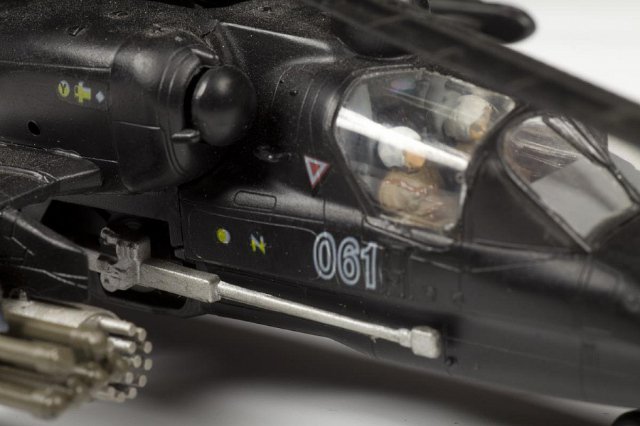 Kamov Ka-52 Alligator Combat Helicopter (Zvezda 1:72)