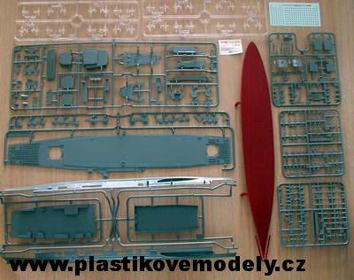 Tamiya Model lodi 31215 - IJN Shinano Aircraft Carrier (Tamiya 1:700)