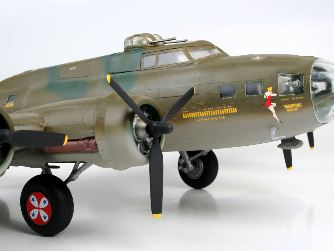 04297 - B-17 F Memphis Belle (1:48)