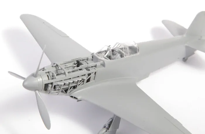 YAK-3 Soviet WWII Fighter (Zvezda 1:48)