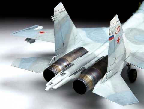 Sukhoi SU-27 UB Flanker-C (Zvezda 1:72) 
