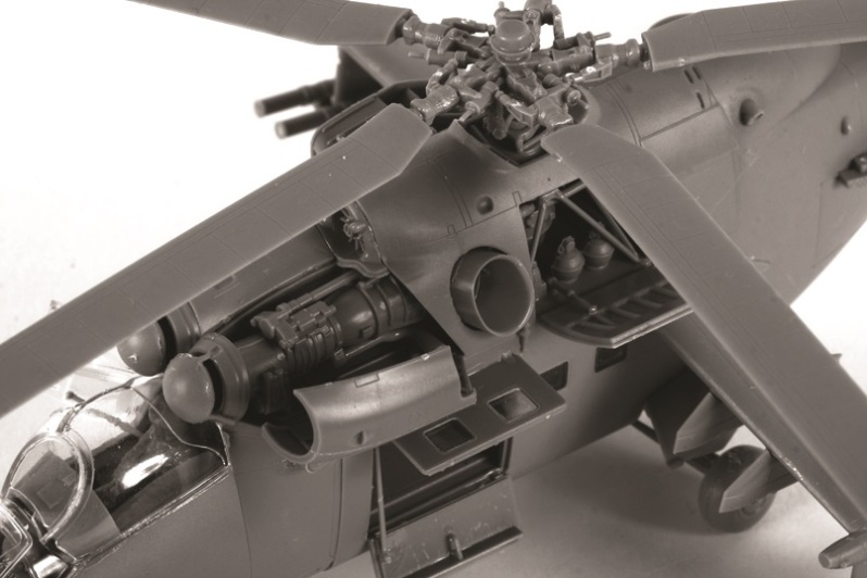 Vrtulník MIL MI-24V-VP Hind E (Zvezda 1:72)