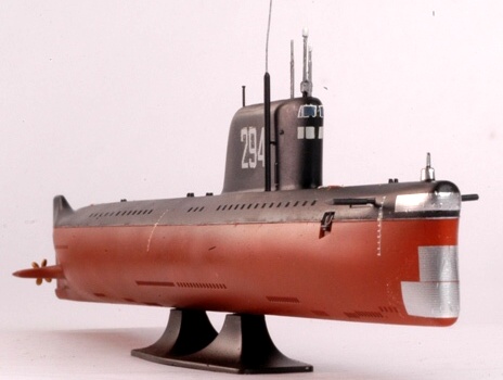 K-19 Soviet Nuclear Submarine "Hotel" Class (Zvezda 1:350)