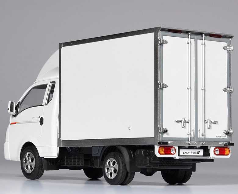 Hyundai Porter II MCP (Academy 1:24)