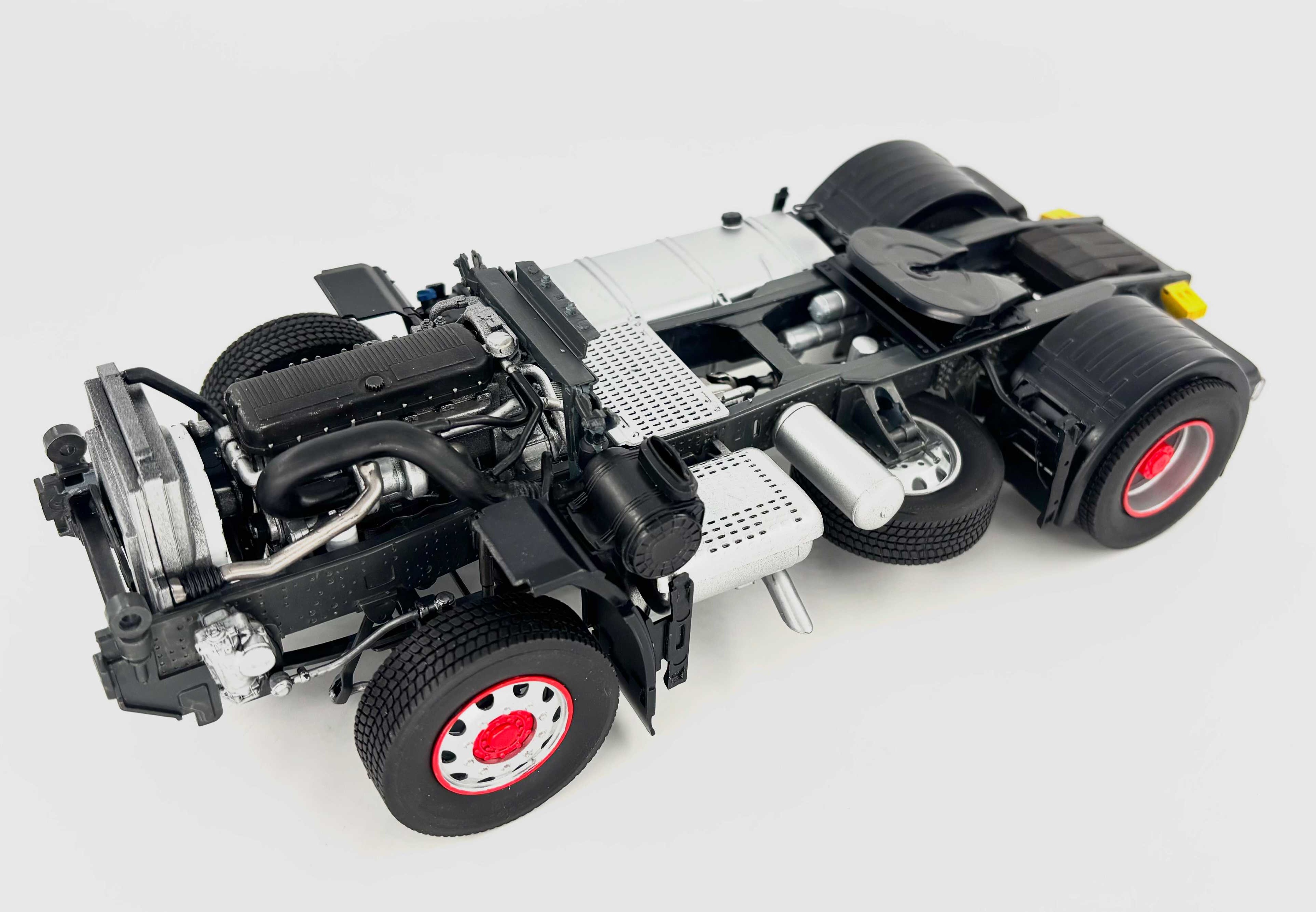 Iveco Stralis S-Way (1:24)