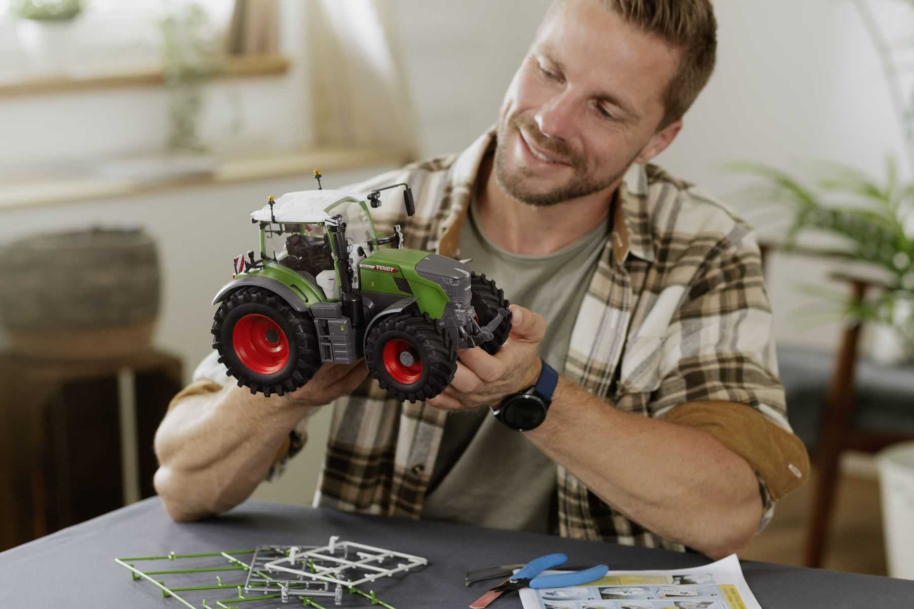 Traktor Fendt 728 Vario easy-click-system (1:20)